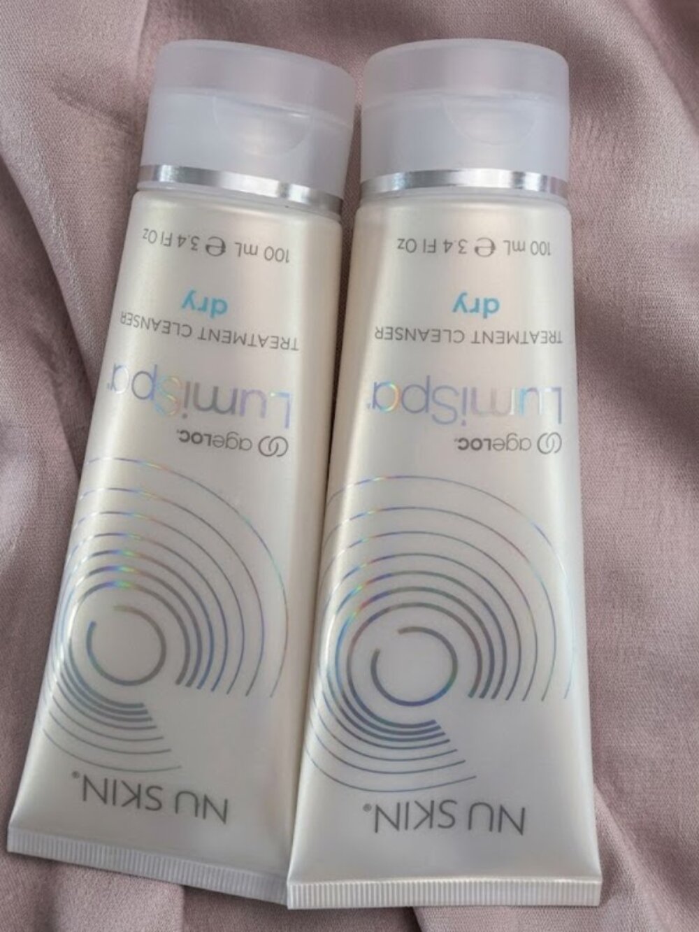 Bundle of 2 tubes Nuskin Lumispa Treatment Cleanser Gel – Dry Skin